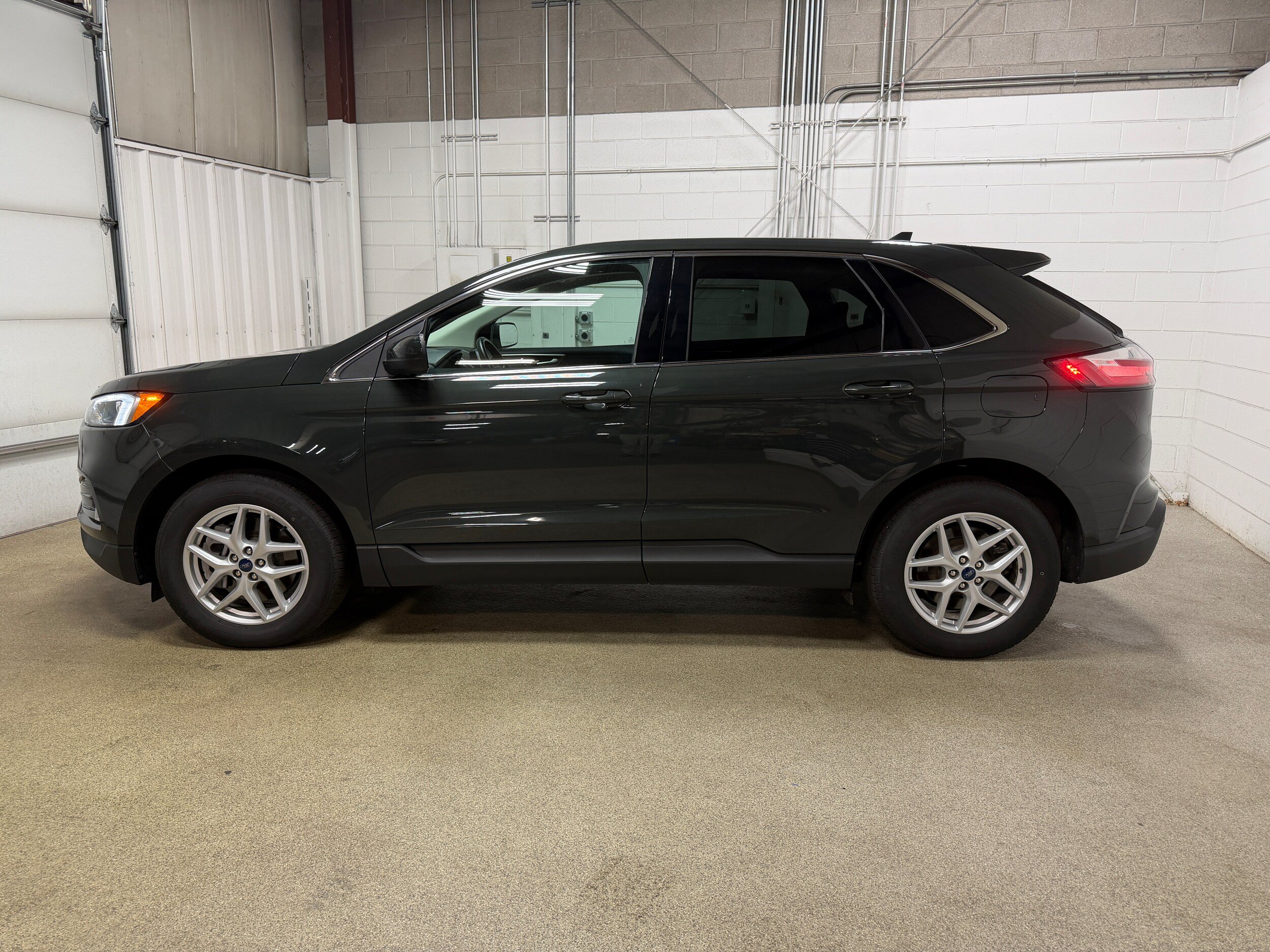 Certified 2023 Ford Edge SEL w/ Convenience Package AWD/4WD image 6