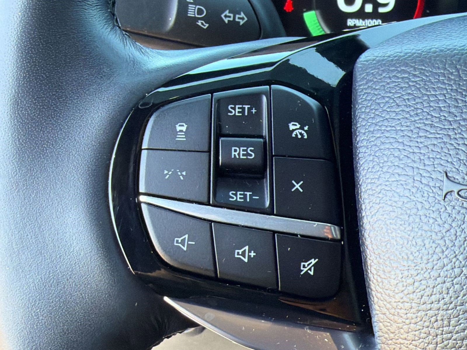 Certified 2025 Ford Explorer Platinum RWD image 17