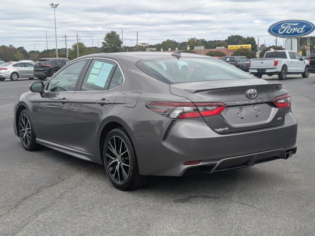 Used 2024 Toyota Camry SE image 3