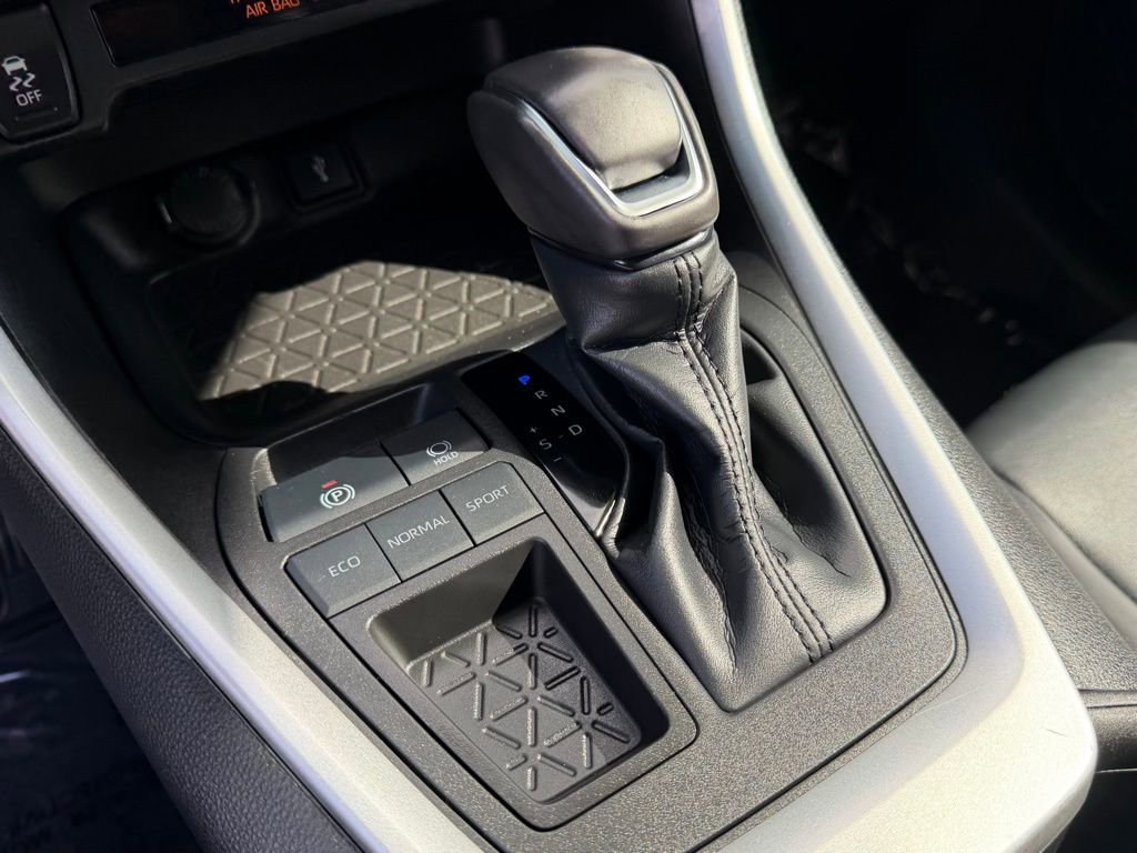 Used 2022 Toyota RAV4 XLE Premium image 28