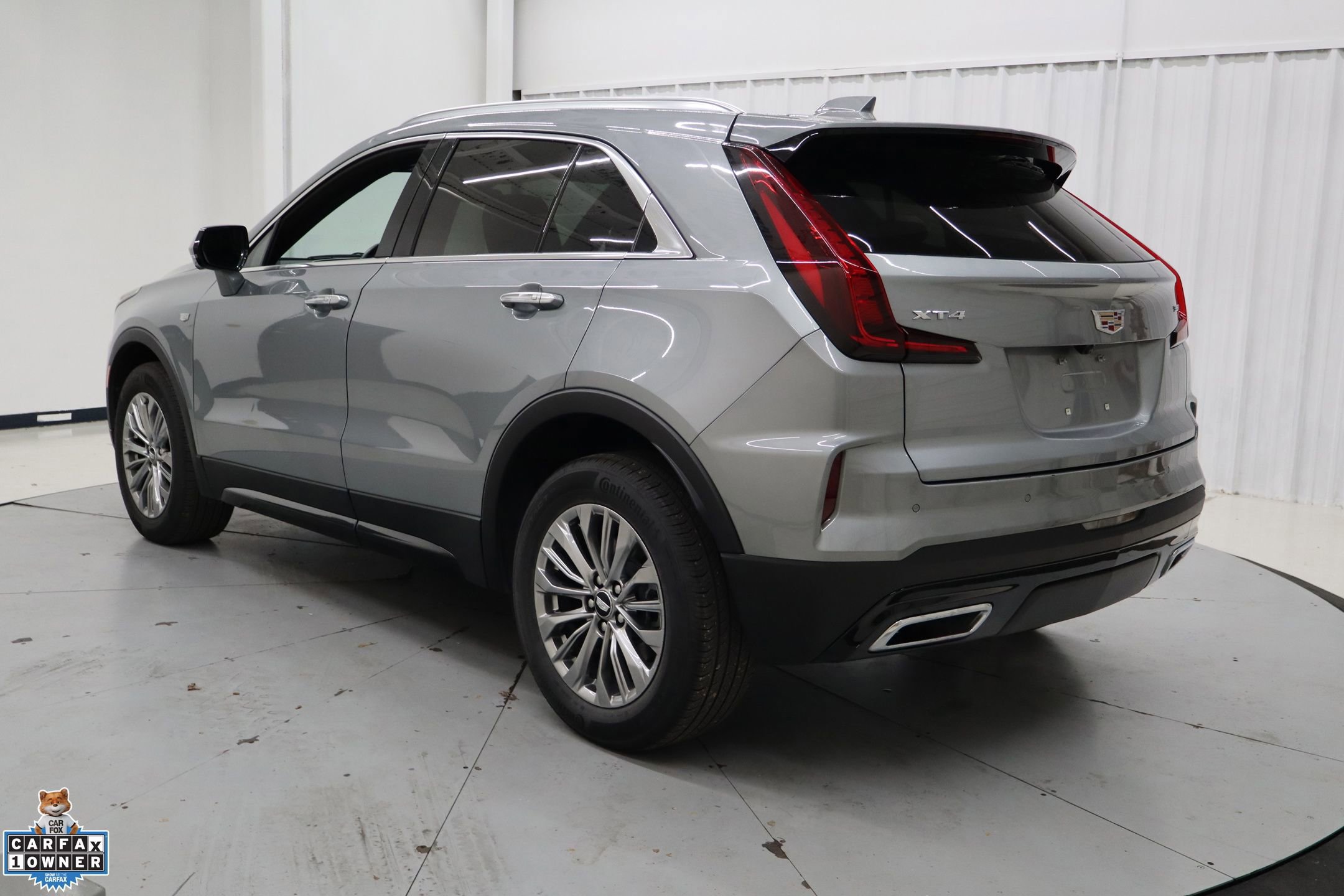 Used 2025 Cadillac XT4 Premium Luxury image 3