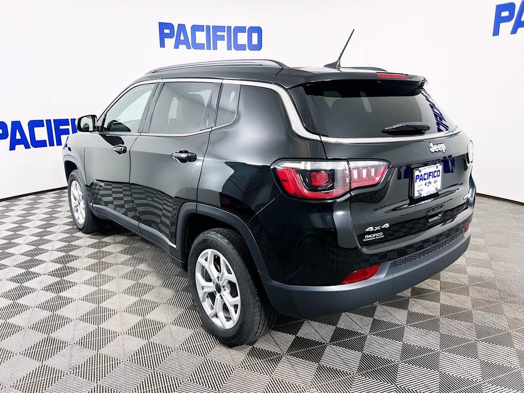 Used 2025 Jeep Compass Latitude w/ Sun & Sound Group AWD/4WD image 6