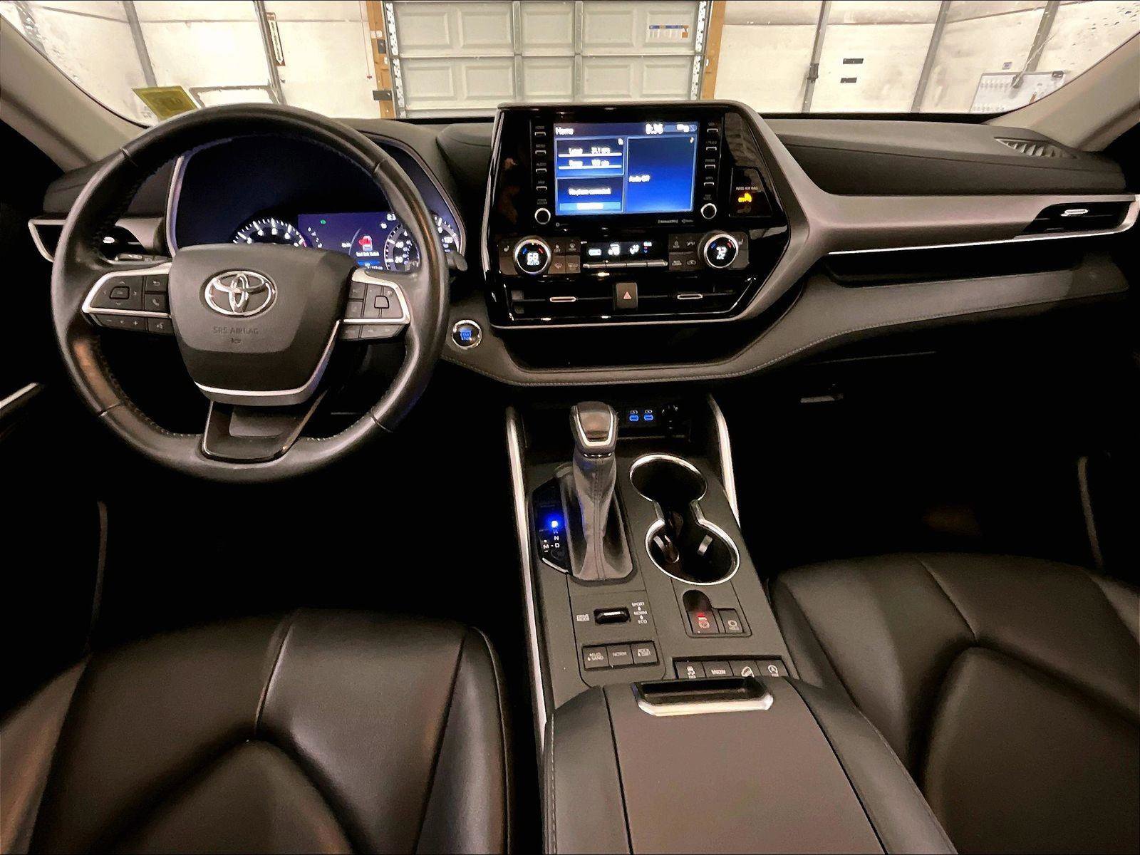 Used 2022 Toyota Highlander XLE AWD/4WD image 14