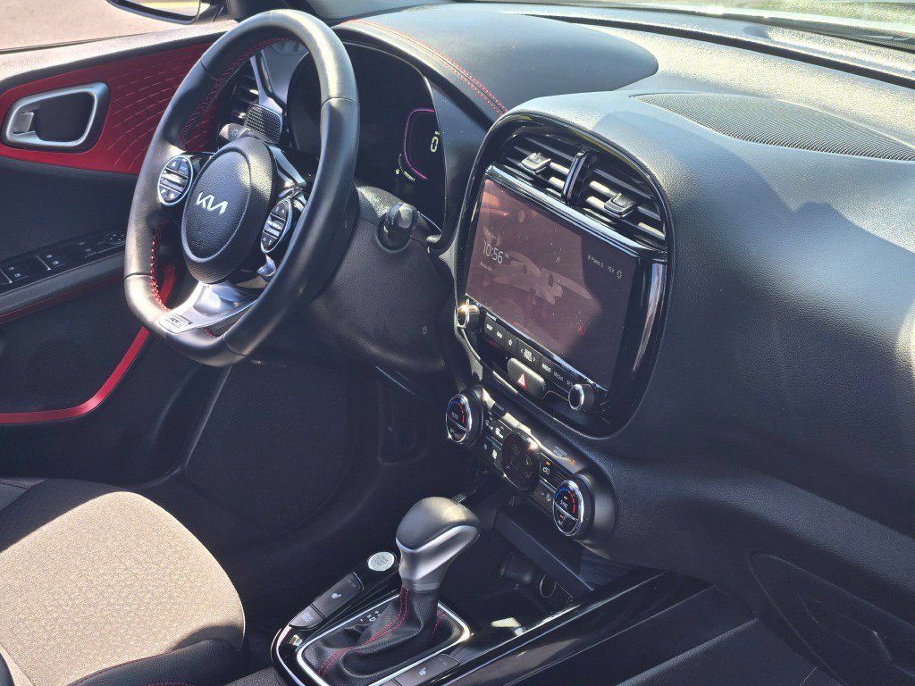 Used 2025 Kia Soul GT-Line w/ GT-Line Technology Package FWD image 8