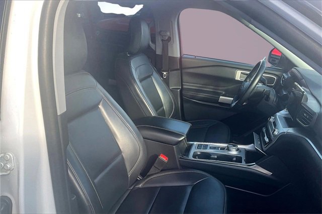 Certified 2021 Ford Explorer XLT w/ Equipment Group 202A image 9