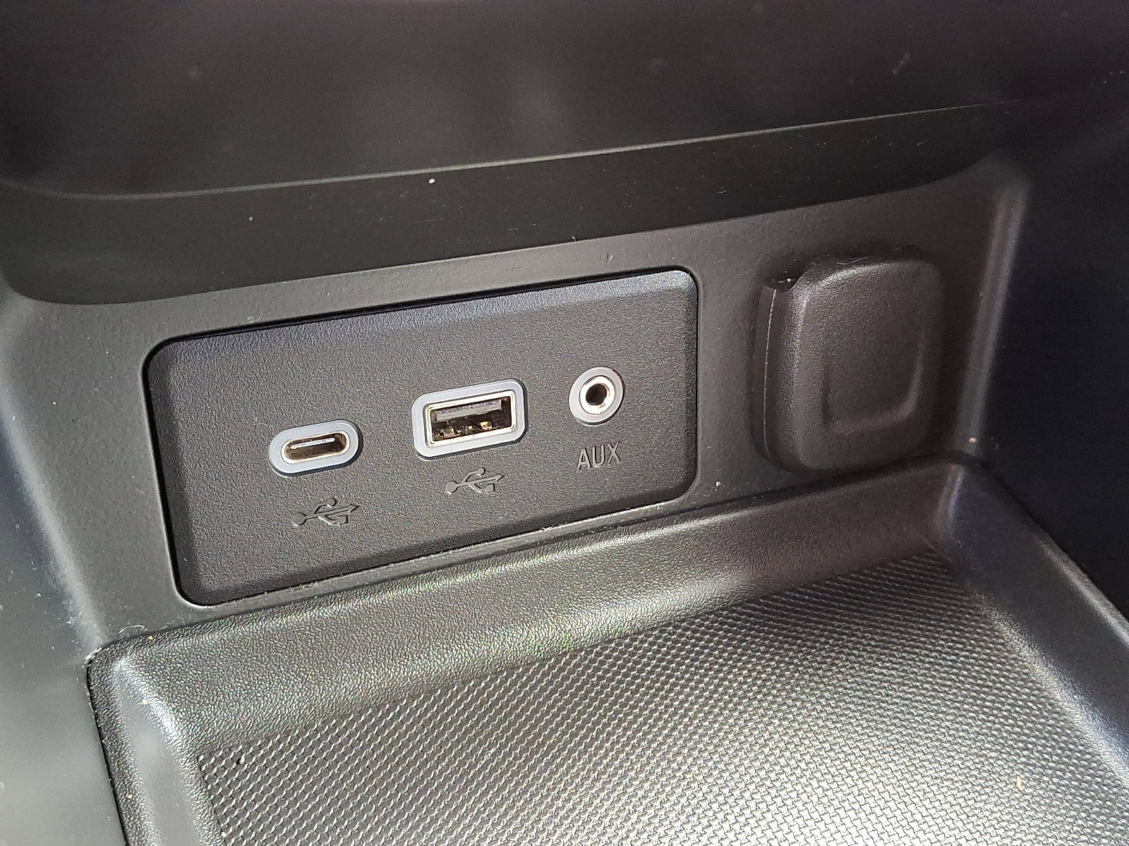 Used 2023 GMC Terrain SLE w/ Driver Convenience Package image 32