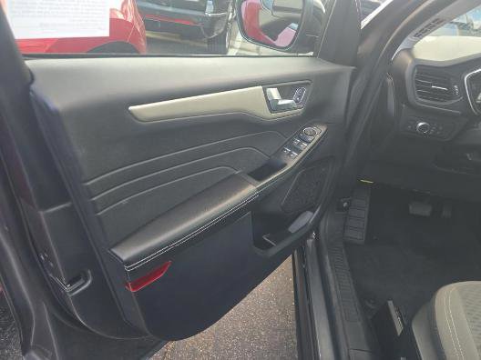 Certified 2021 Ford Escape SE w/ SE Sport Appearance Package FWD image 9