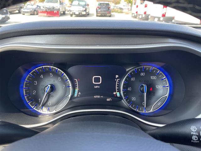 Used 2024 Chrysler Pacifica Touring-L FWD image 15