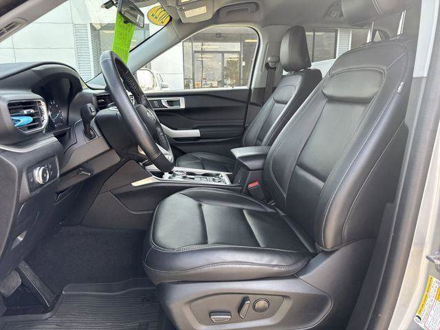 Certified 2022 Ford Explorer XLT w/ Equipment Group 202A image 4