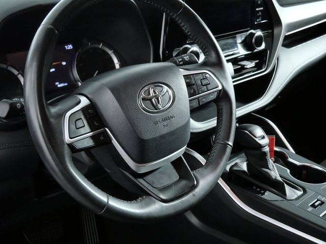 Used 2024 Toyota Highlander LE AWD/4WD image 18