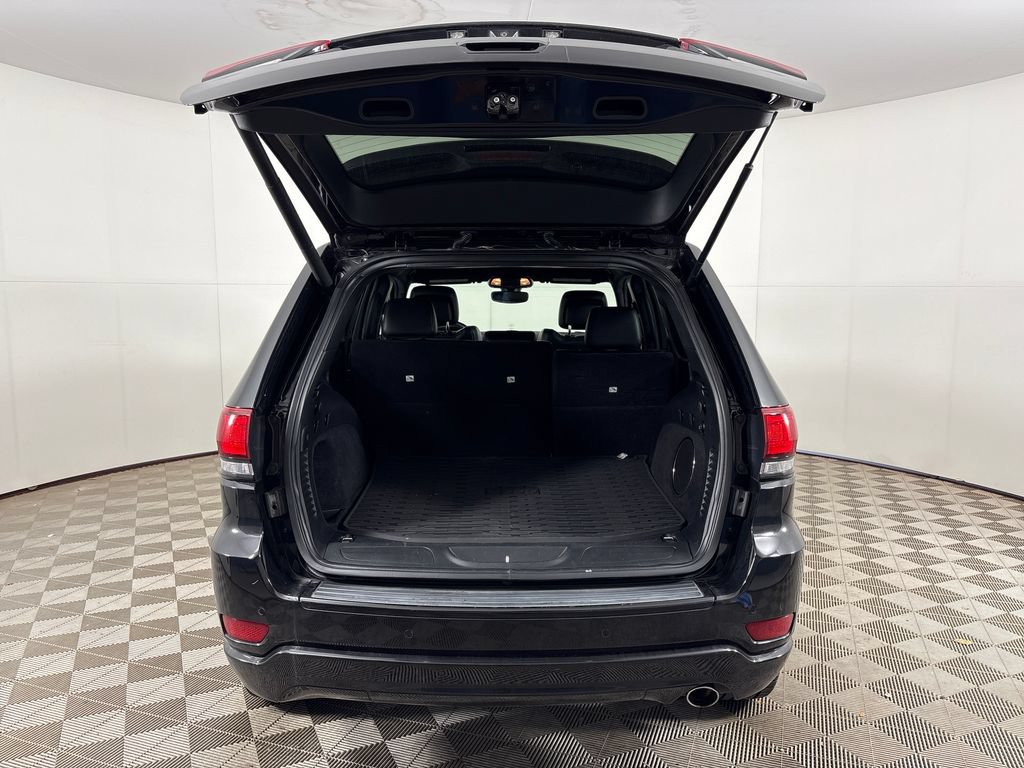 Used 2018 Jeep Grand Cherokee Altitude RWD image 23