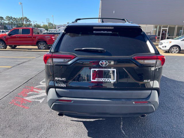 Used 2022 Toyota RAV4 XLE Premium FWD image 6