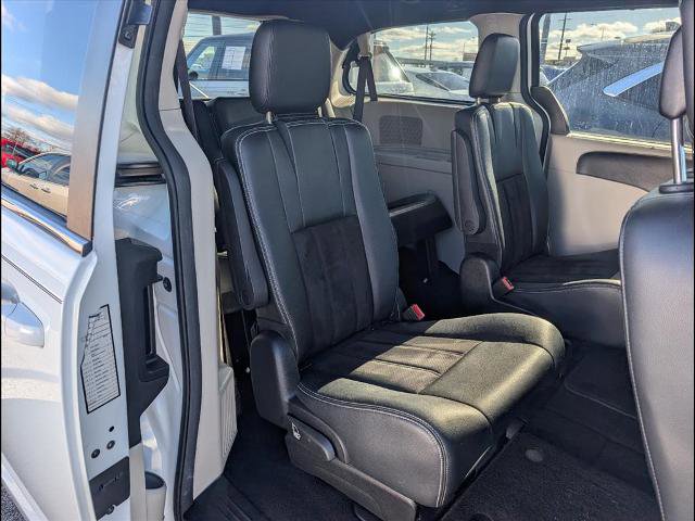 Used 2019 Dodge Grand Caravan SXT w/ Driver Convenience Group image 23