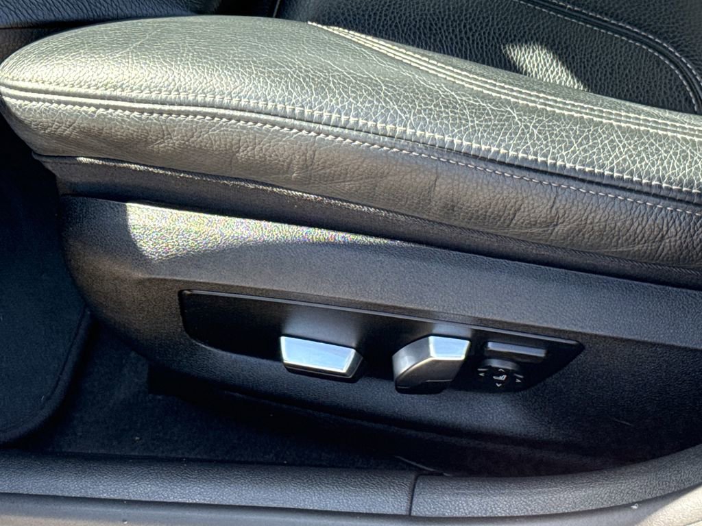 Used 2020 BMW 540i xDrive w/ Convenience Package image 25