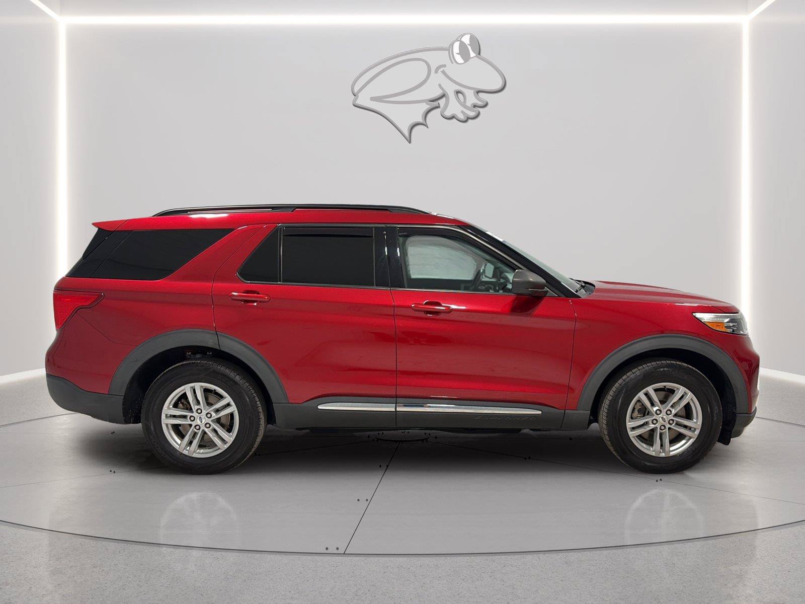 Certified 2021 Ford Explorer XLT w/ Equipment Group 202A AWD/4WD image 6