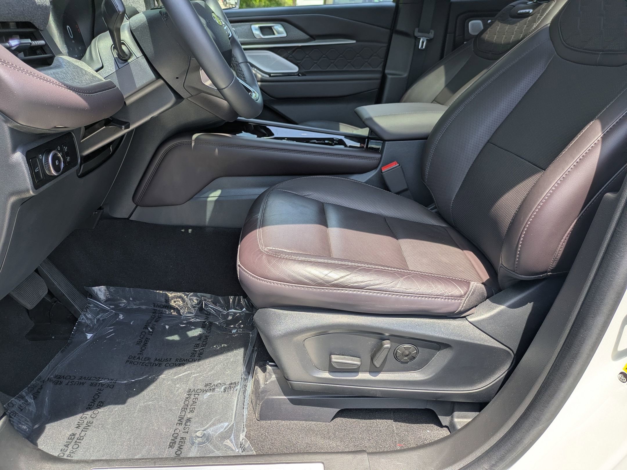 Certified 2025 Ford Explorer Platinum w/ Ultimate Package AWD/4WD image 13