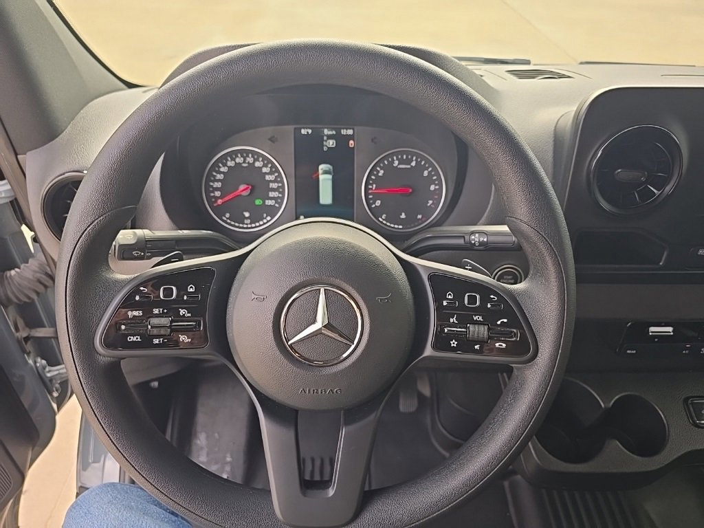 Used 2023 Mercedes-Benz Sprinter 1500 image 27