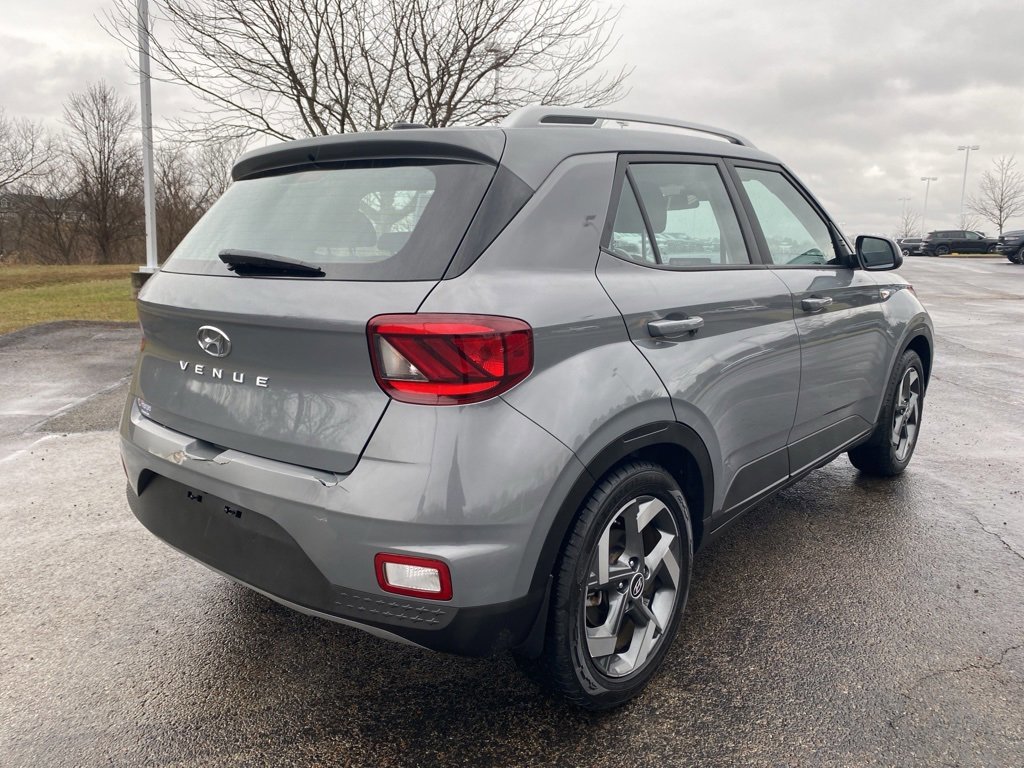 Used 2023 Hyundai Venue SEL image 5
