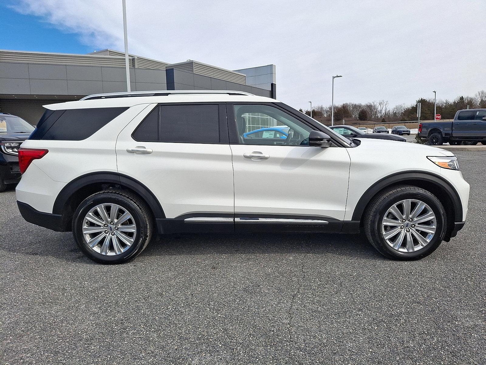 Certified 2022 Ford Explorer Limited w/ Limited Technology Package image 5