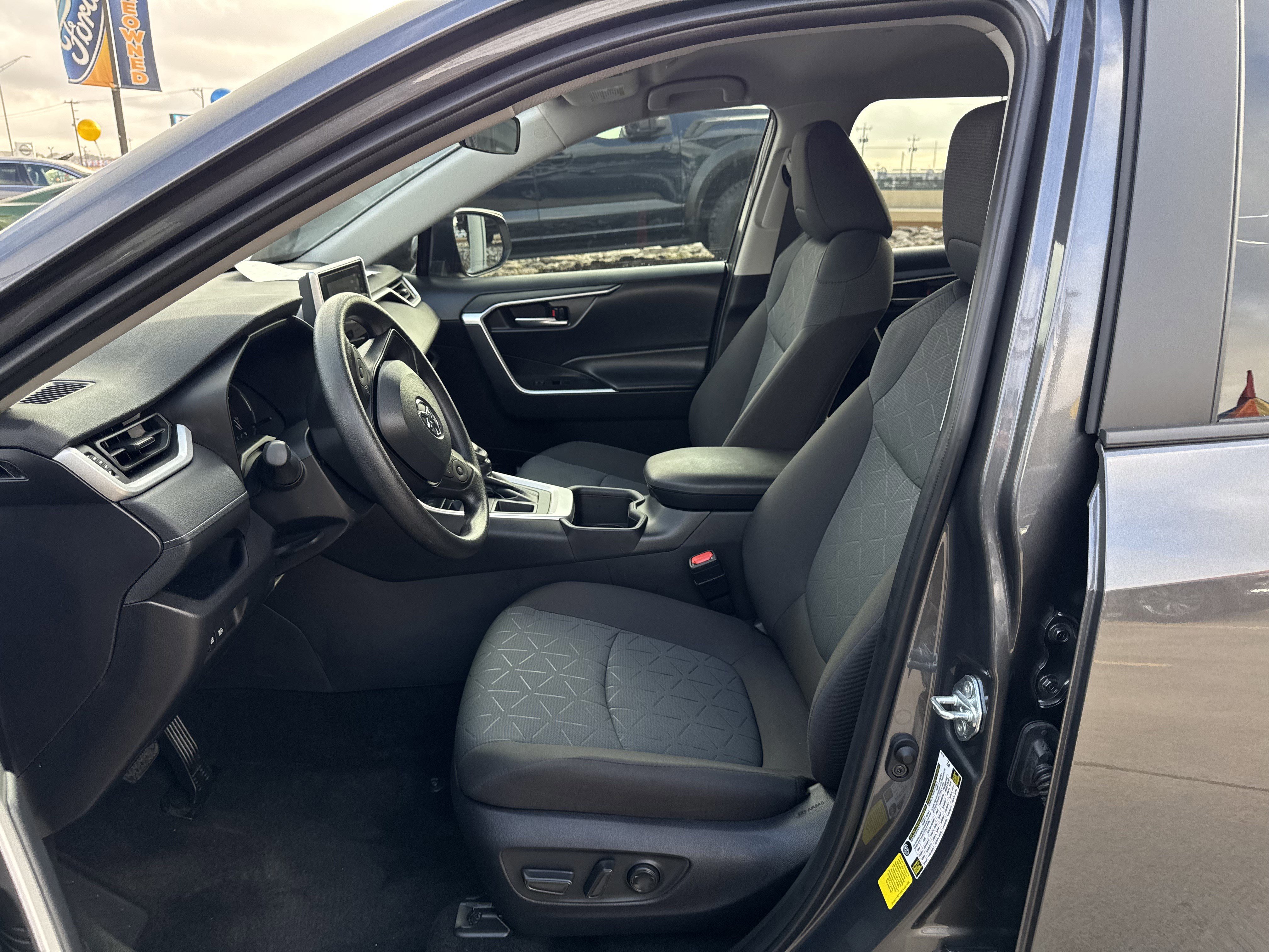 Used 2025 Toyota RAV4 XLE image 15