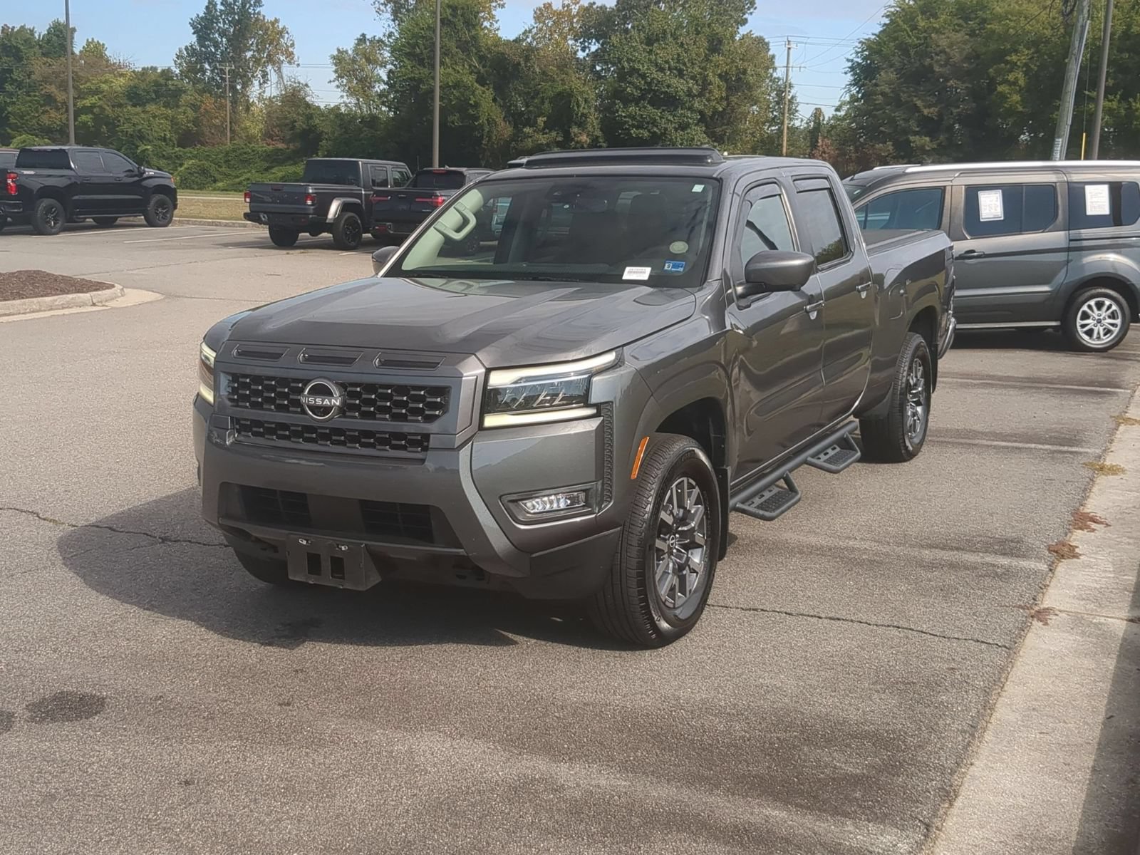 Used 2025 Nissan Frontier SL AWD/4WD image 7