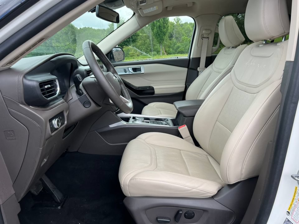 Certified 2023 Ford Explorer Platinum w/ Equipment Group 601A AWD/4WD image 3