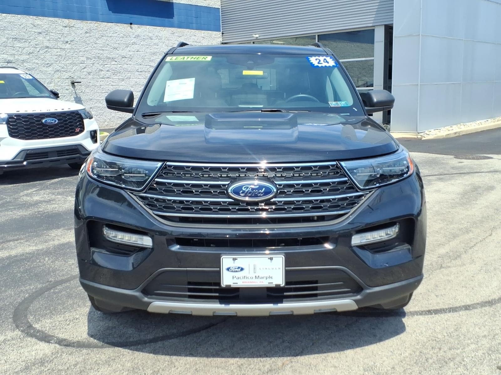 Certified 2024 Ford Explorer XLT w/ Equipment Group 202A AWD/4WD image 9
