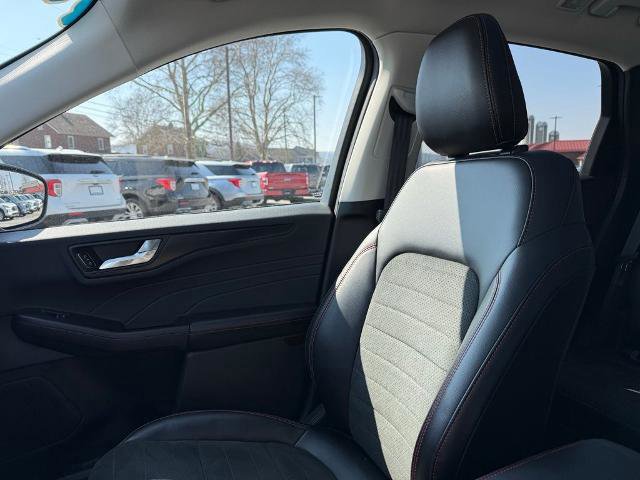 Certified 2022 Ford Escape SEL w/ SEL Stealth AWD Package image 25