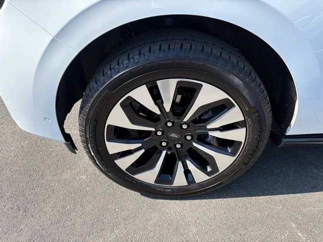 Certified 2025 Ford Expedition Max Platinum w/ Driver's Package AWD/4WD image 12