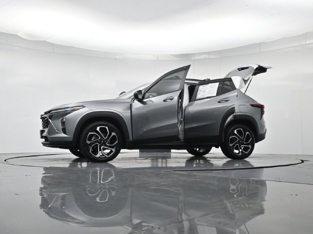 Used 2025 Chevrolet Trax RS w/ Driver Confidence Package FWD image 48