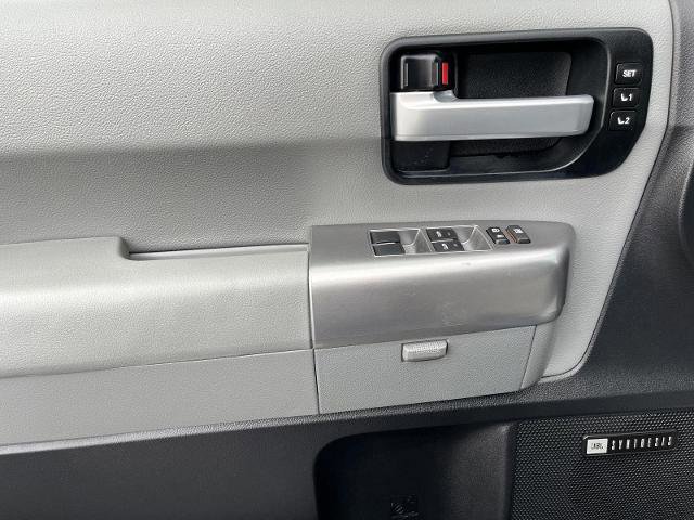 Used 2018 Toyota Sequoia Limited w/ Safety & Convenience Package image 10