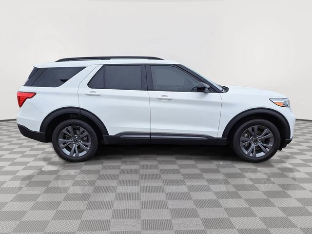 Certified 2022 Ford Explorer XLT w/ Equipment Group 202A AWD/4WD image 6