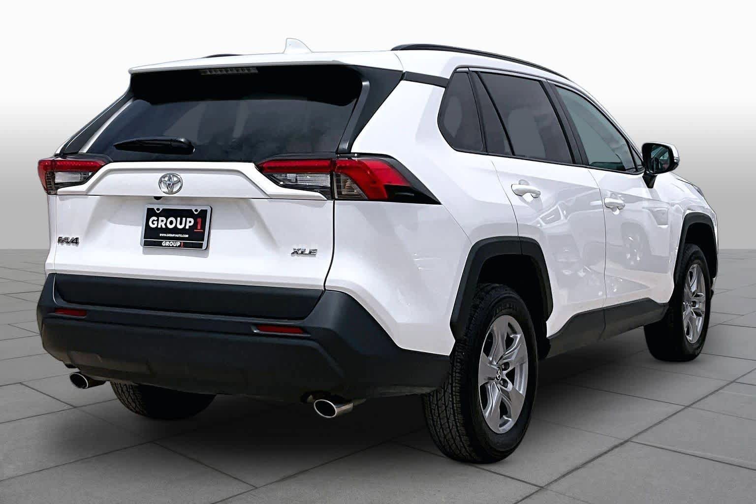 Used 2025 Toyota RAV4 XLE FWD image 12