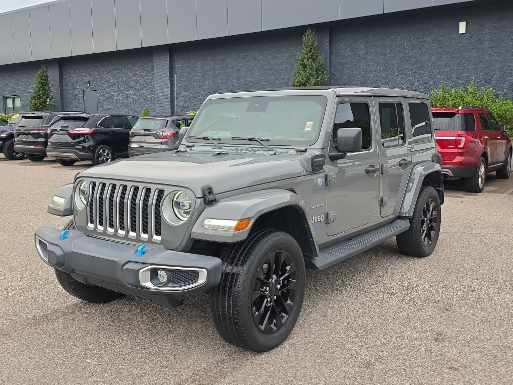 Used 2022 Jeep Wrangler Unlimited Sahara w/ Cold Weather Group AWD/4WD image 3
