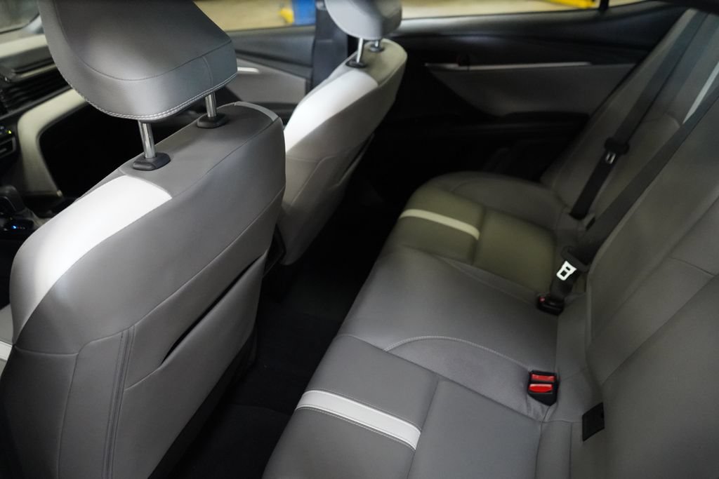 Used 2025 Toyota Camry SE w/ Convenience Package FWD image 30