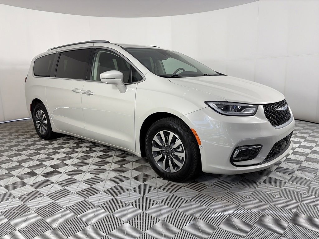 Used 2021 Chrysler Pacifica Touring-L image 6