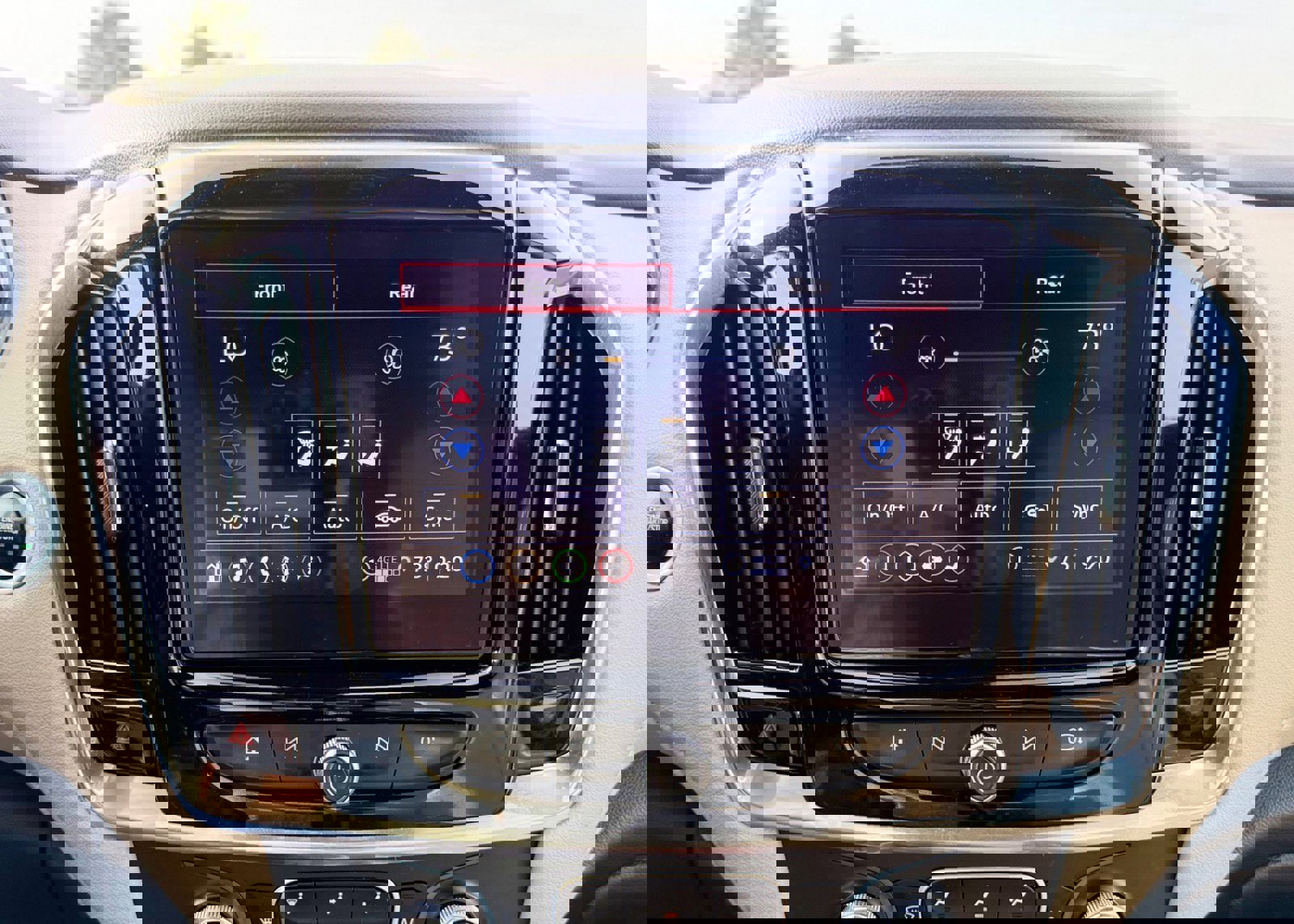 Used 2023 Chevrolet Traverse LT image 40