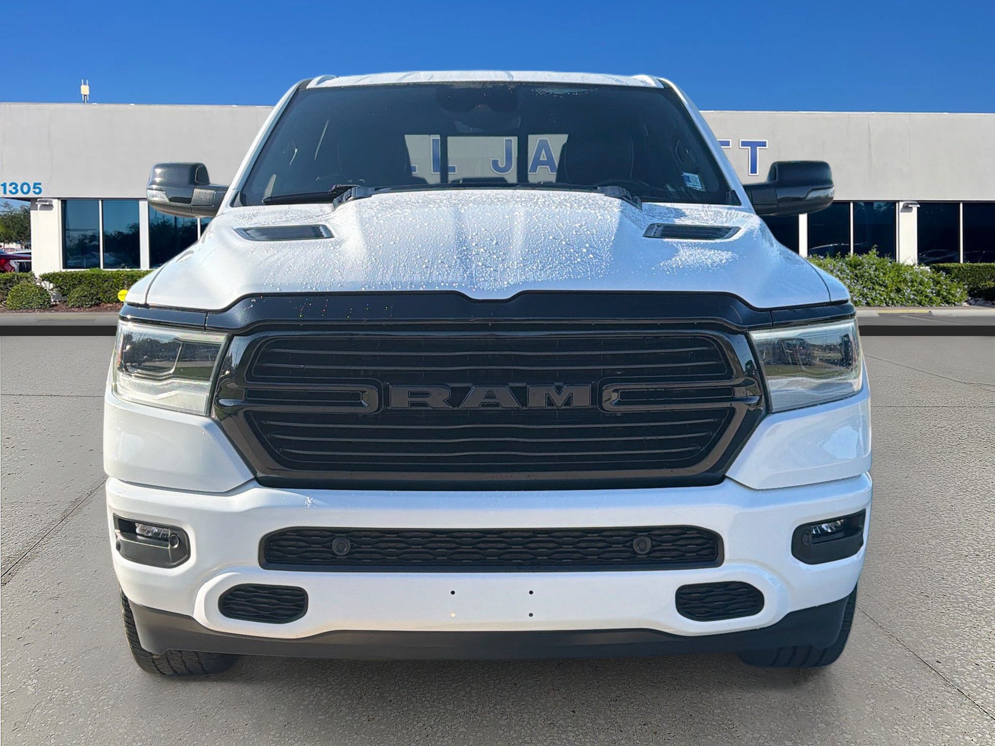 Used 2023 RAM 1500 Laramie AWD/4WD image 2