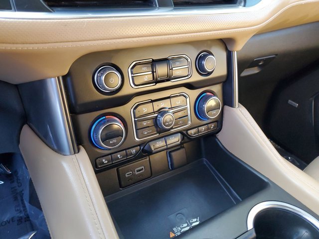 Used 2023 Chevrolet Suburban Premier image 18