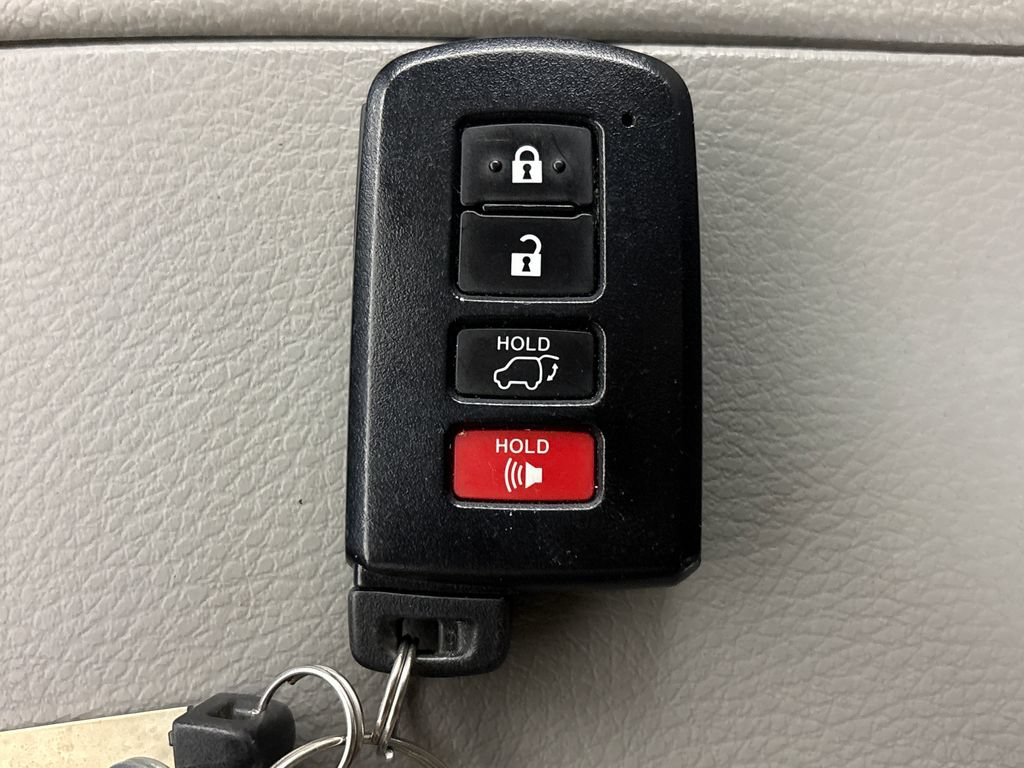 Used 2019 Toyota Highlander XLE FWD image 33