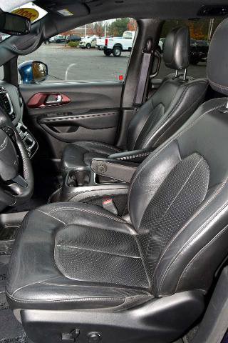 Used 2020 Chrysler Pacifica Touring-L image 27