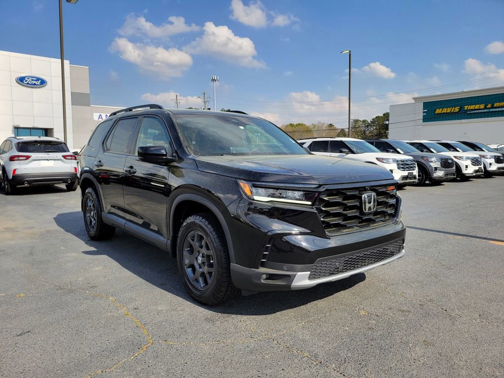 Used 2025 Honda Pilot TrailSport image 7