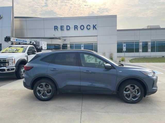 Certified 2025 Ford Escape ST-Line Select AWD/4WD image 3