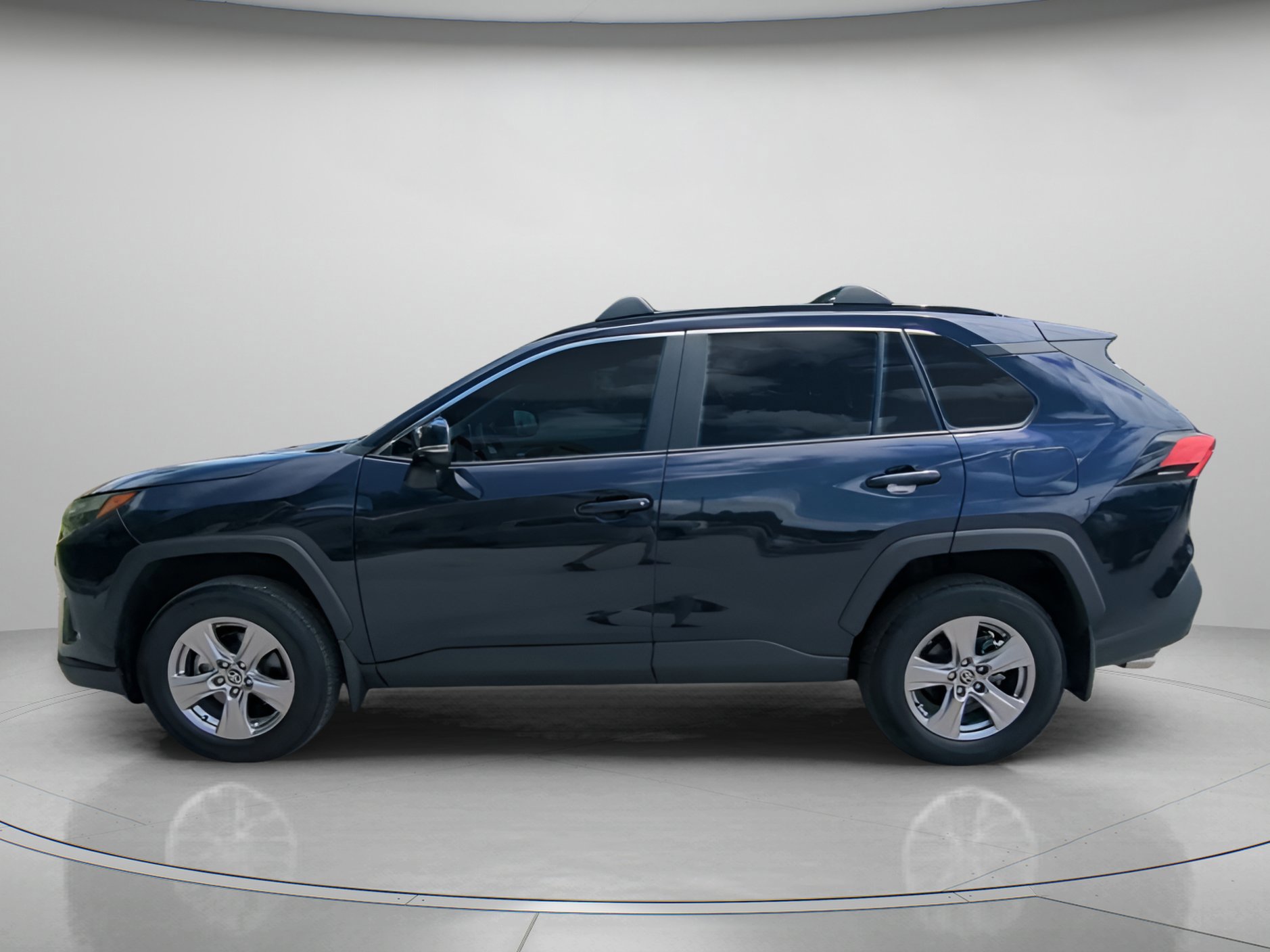 Used 2025 Toyota RAV4 XLE w/ Convenience Package image 9