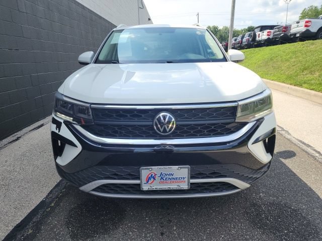 Used 2022 Volkswagen Taos SE AWD/4WD image 2