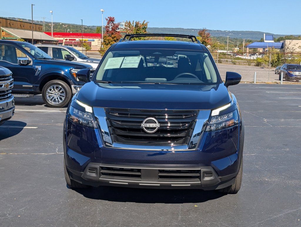 Used 2025 Nissan Pathfinder SV w/ SV Premium Package FWD image 7