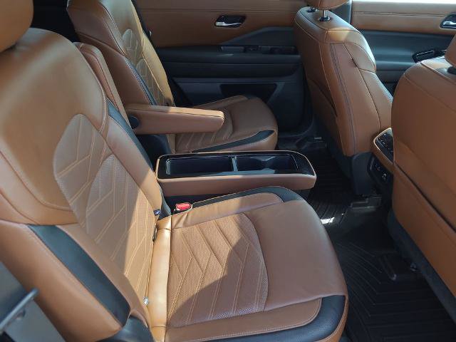 Used 2023 Nissan Pathfinder Platinum FWD image 13