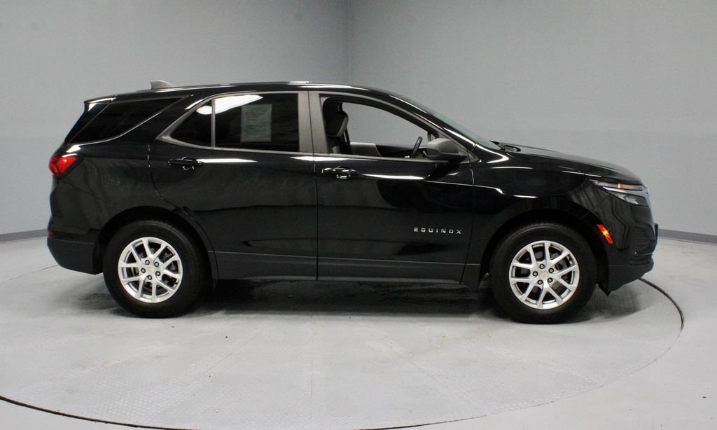 Used 2022 Chevrolet Equinox LS AWD/4WD image 5