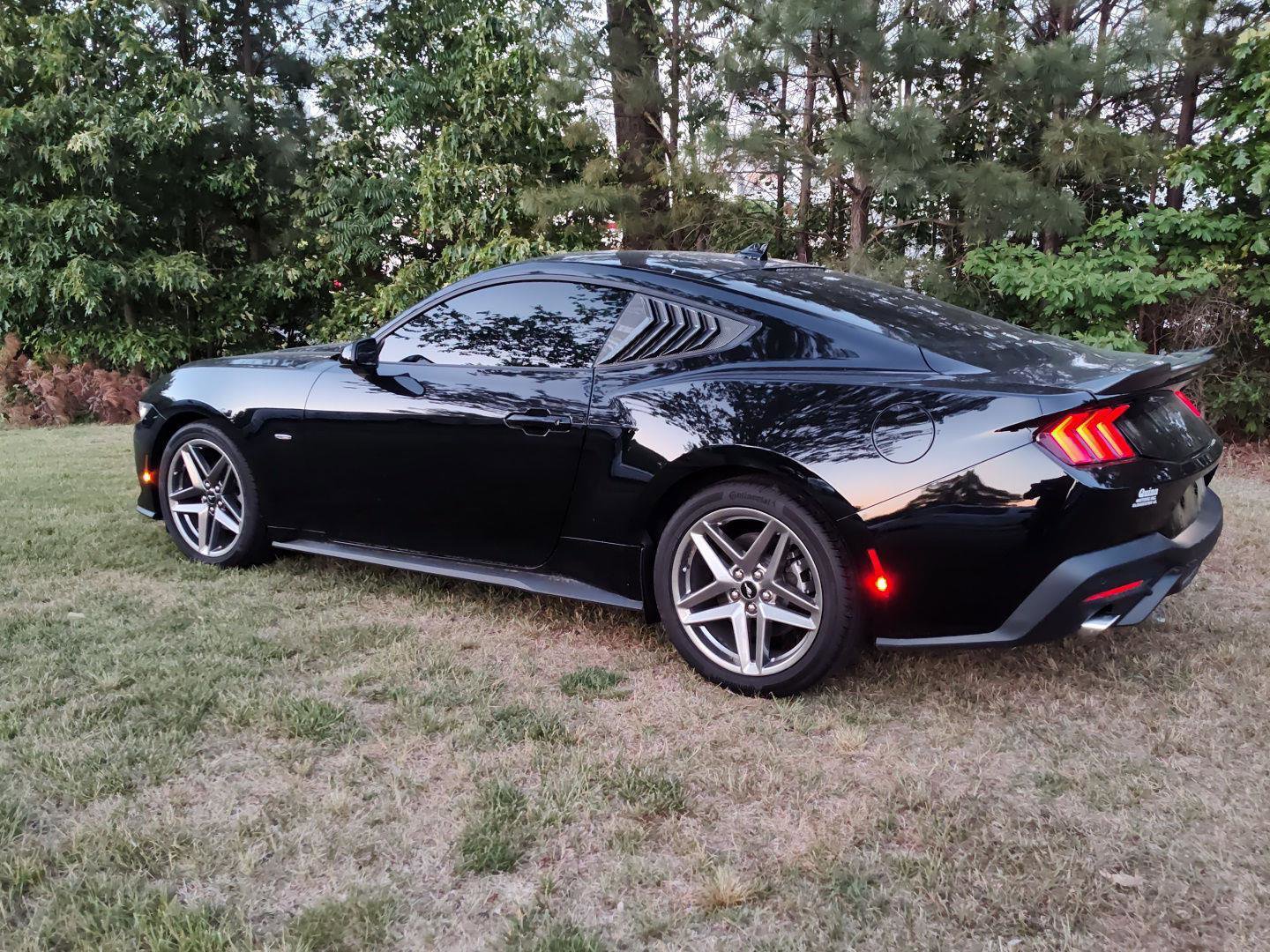 Certified 2024 Ford Mustang Coupe RWD image 3