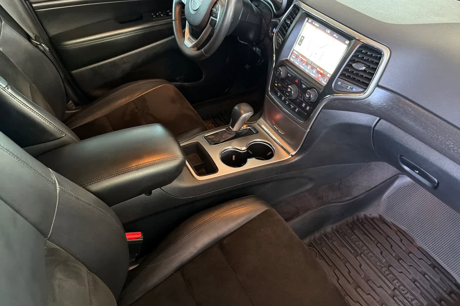 Used 2018 Jeep Grand Cherokee Altitude AWD/4WD image 16